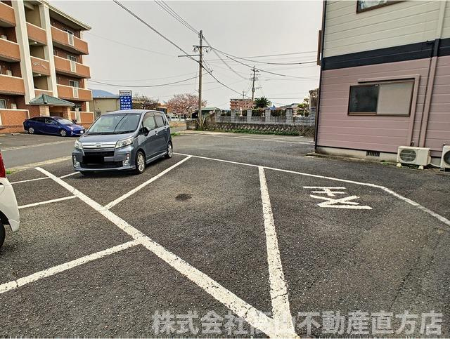 ステーションハイツⅡの駐車場