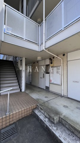 レオパレスアレグリーアのエントランス