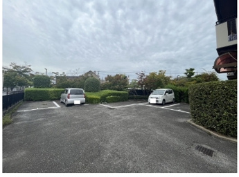 【駐車場】