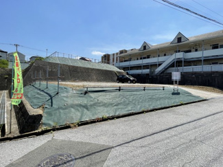 【外観】 | 建築条件ありません！！
約73坪の広い敷地を活かして、お庭を広く取ることも可能です！！
夢のガーデニングを楽しむことができます♪♪
間口も約17mと広いので、カースペースを大きく取ることも可能です！！