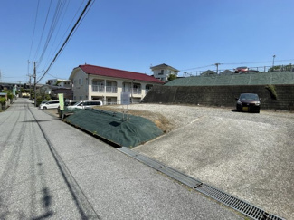 【外観】 | 建築条件ありません！！
約73坪の広い敷地を活かして、お庭を広く取ることも可能です！！
夢のガーデニングを楽しむことができます♪♪
間口も約17mと広いので、カースペースを大きく取ることも可能です！！