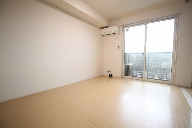 プラウド年見の居間・リビング|ゆったり過ごせる居間です