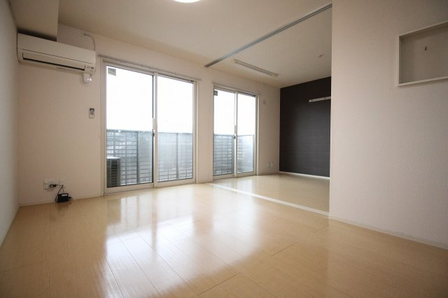 プラウド年見の居間・リビング|おしゃれな居間です