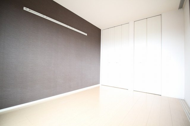 プラウド年見の寝室|落ち着いた色調の寝室です