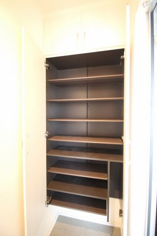 プラウド年見の収納|ちょっとした収納スペースも充実しています