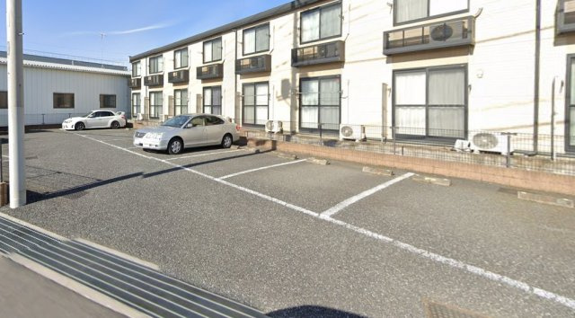 レオパレスラフィネの駐車場