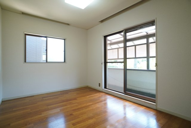 芝山1丁目戸建ての洋室|２階洋室（6.1帖）