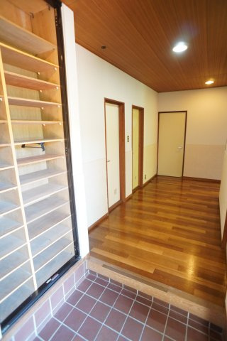 芝山1丁目戸建ての玄関