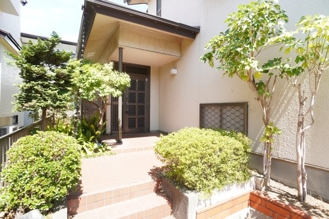 芝山1丁目戸建てのエントランス