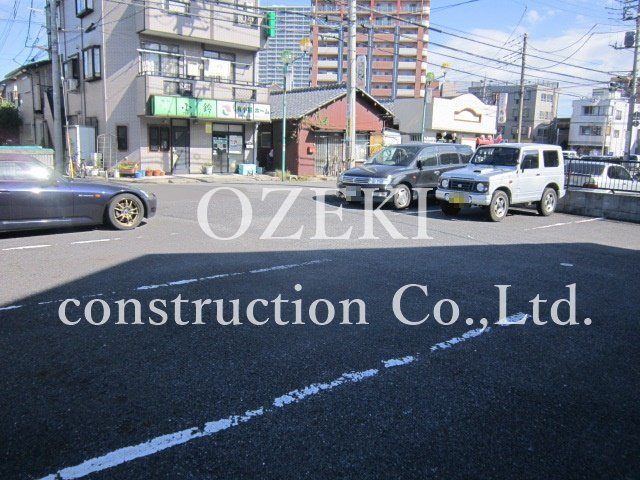 ラインラルト越谷の駐車場