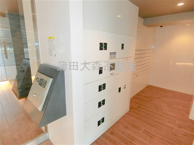 ディアレイシャス大森WESTのエントランス