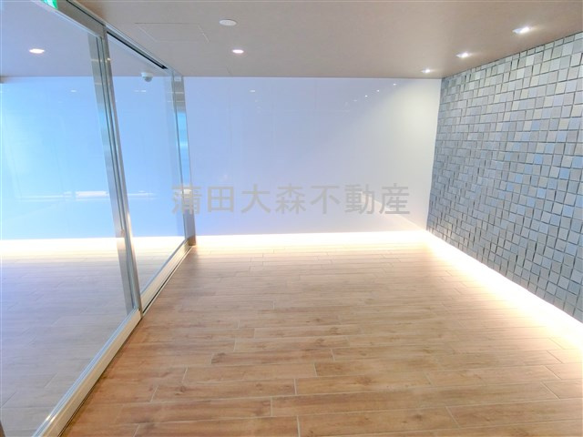 ディアレイシャス大森WESTのエントランス