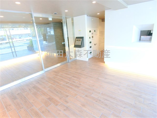 ディアレイシャス大森WESTのエントランス