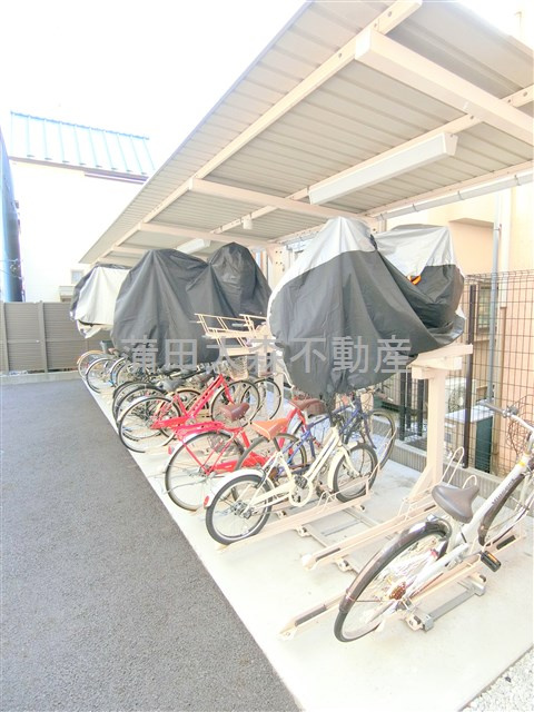 ディアレイシャス大森WESTのその他共用部分|屋根付きラック式の駐輪場