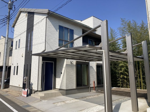 前橋市総社町植野　築浅中古住宅の外観