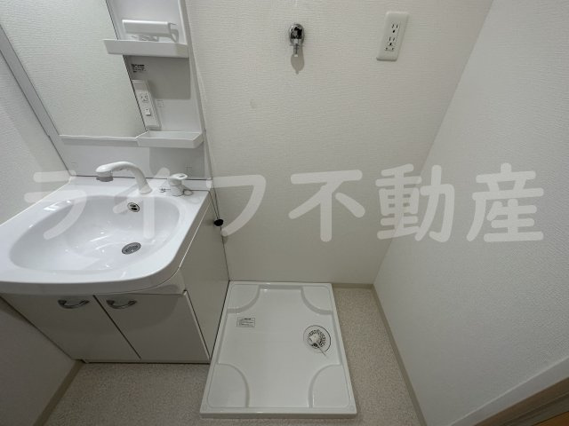 badge tomoi EstⅥの洗面所|明るい洗面所です