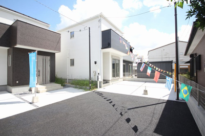 【前面道路含む現地写真】 | 三郷市戸ケ崎1期３号棟 | 前面道路含む現地写真です