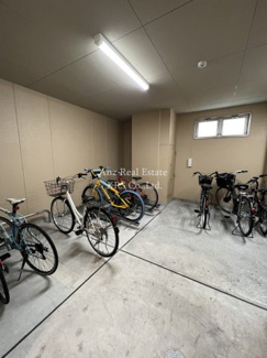 【その他共用部分】 | 屋内駐輪場です！雨風から自転車を守ります！