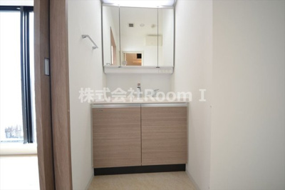 【洗面所】 | コスモ釣鐘町 | 明るい洗面所です