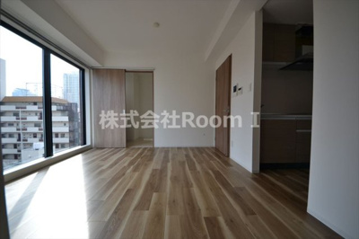 【居間・リビング】 | コスモ釣鐘町 | ゆったり過ごせる居間です