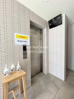 【ロビー】 | ステラ桜川 | エレベーターは防犯カメラが付いているので、安心です♪