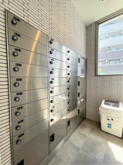 【その他共用部分】 | ステラ桜川 | 大切な荷物の受け取りに便利な宅配ボックス設置！