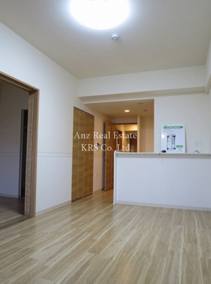 【居間・リビング】 | ステラ桜川 | カウンターキッチンがオシャレな約12帖のLDK♪