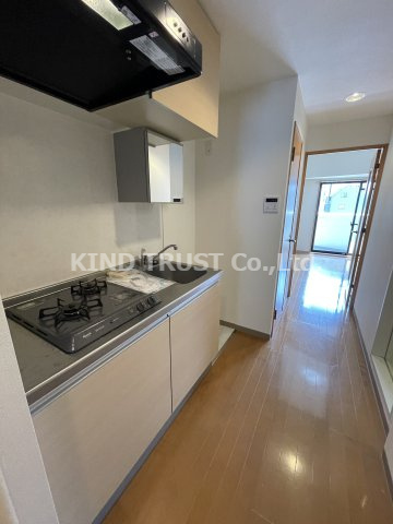 アスティナ天神橋のキッチン|コンパクトなキッチンで掃除もラクラク