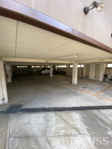 ル・シェンテの駐車場