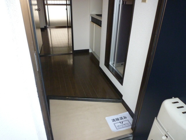 白山ハイツの玄関