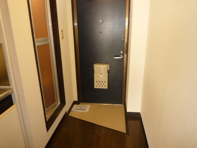 白山ハイツの玄関