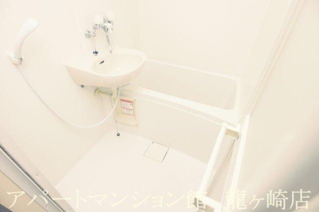 レオパレスラッフィナートの浴室