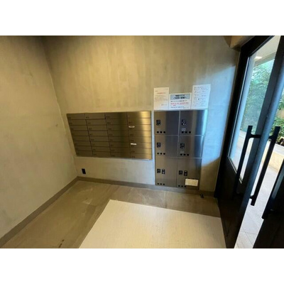 【ロビー】 | ＫＥＮＺＯ　ＨＡＵＳ　ｔｏｓｈｉｍａ　ｐａｒｋ | 不在時に荷物が受け取れる宅配BOXが便利