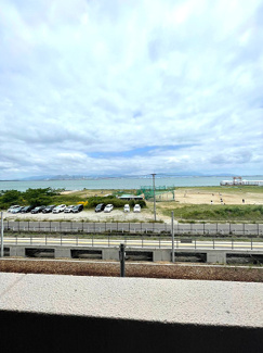 【展望】 | 目の前にJR西戸崎駅、その向こうには海を望める開放感抜群の眺望です♪