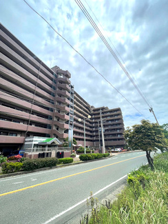 【外観】 | 西戸崎駅まで徒歩1分で通勤通学にとても便利です♪ ペット飼育可能なので、大切な家族も一緒に新生活を始められますよ！