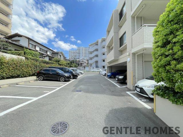 サンリヤン長丘の駐車場