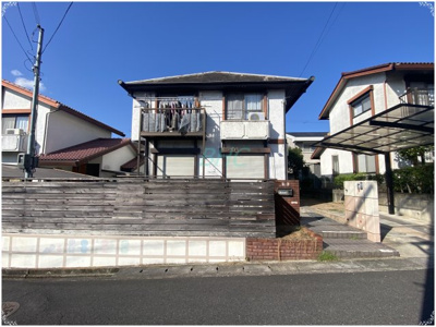 【外観】 | 大石東４丁目 | 爽やかな青空の下に贅沢なほどに降り注ぐ陽光、豊かな居住性と、クオリティが見事に調和した住空間は、住まうことの喜びを感じさせてくれます。