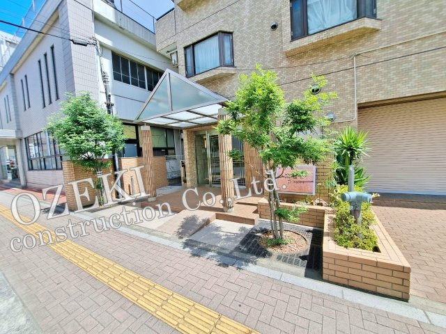 南越谷ローヤルコーポのエントランス