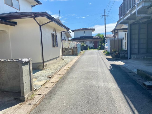 柳川市三橋町枝光の中古一戸建の前面道路含む現地写真