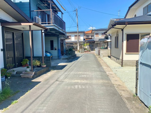 柳川市三橋町枝光の中古一戸建の前面道路含む現地写真