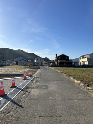 【外観】 | 富岡市上高瀬分譲地 | 北側道路（東側から撮影）