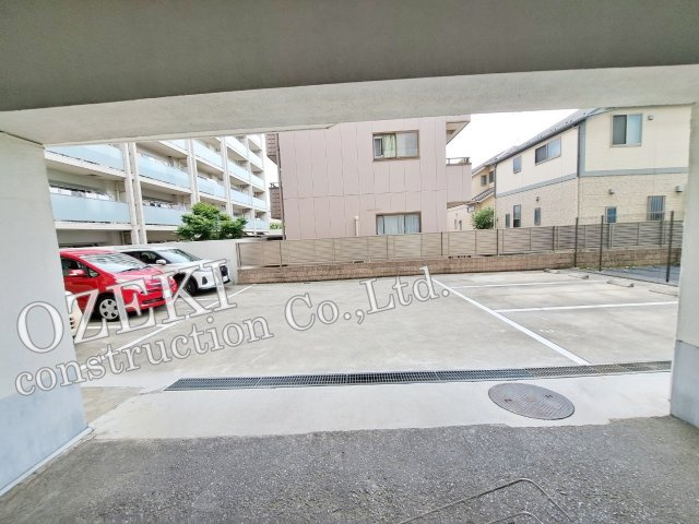 墨水南越谷マンションの駐車場