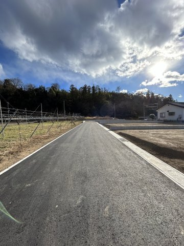 【外観】 | 富岡市上高瀬分譲地 | 新設位置指定道路（北側から撮影）