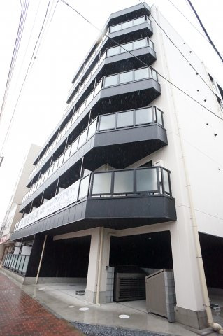 プリズム14番館の外観|駅から1直線です