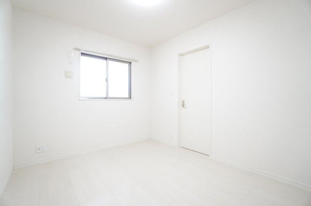 【寝室】 | サンローズ | ※同物件・同タイプの写真です。