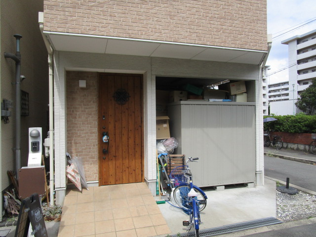 大阪市住之江区御崎４丁目の店付住宅の外観