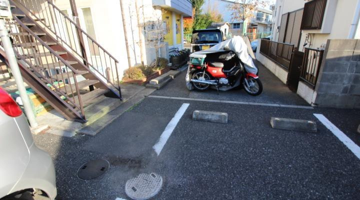 ペルソーナの駐車場