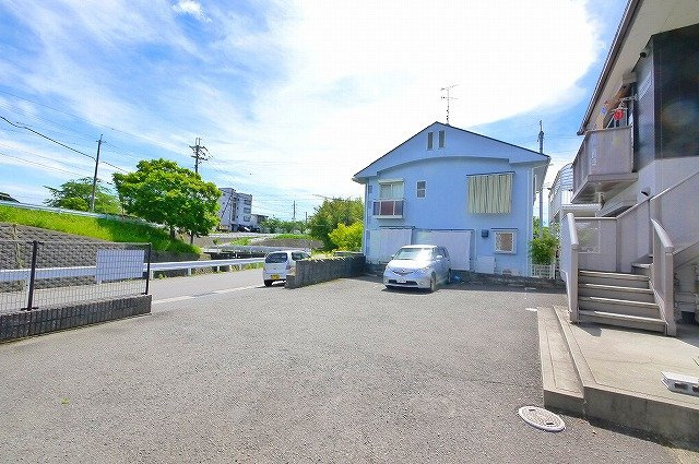 エクセル木津の駐車場|お車をお持ちの方も安心ですね。（空き状況はスタッフにお問い合わせください。）