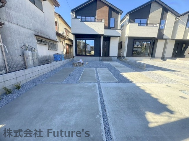 北葛飾郡松伏町松伏　新築戸建　全3棟　3号棟の駐車場|カースペース並列2台確保した邸宅