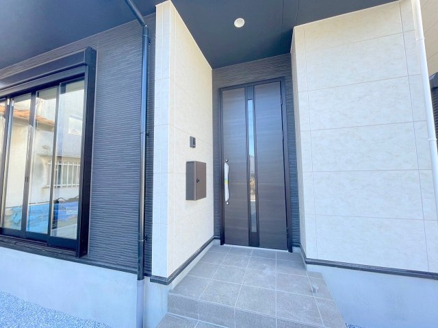 北葛飾郡松伏町松伏　新築戸建　全3棟　3号棟のエントランス|玄関アプローチ